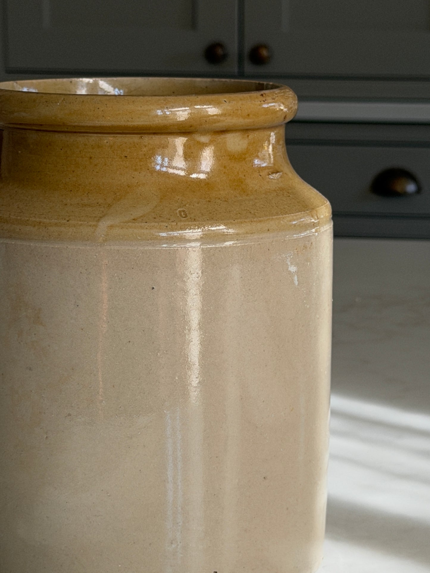 Two-Toned Victorian Farmhouse Stoneware Pot