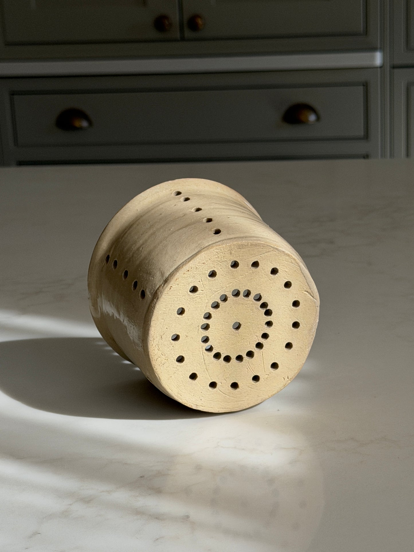 Medium Greige French Cheesestrainer