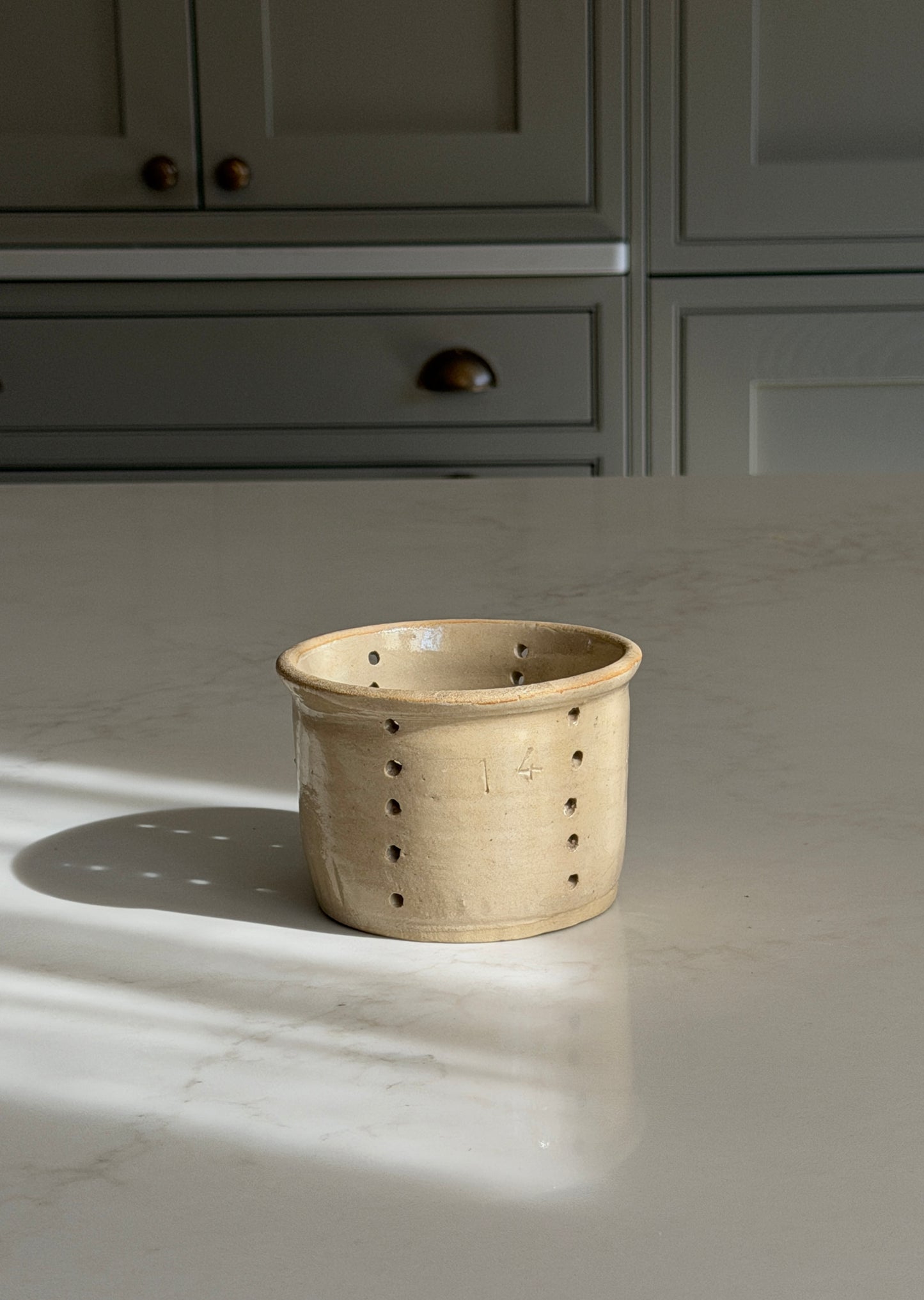 Medium Greige French Cheesestrainer