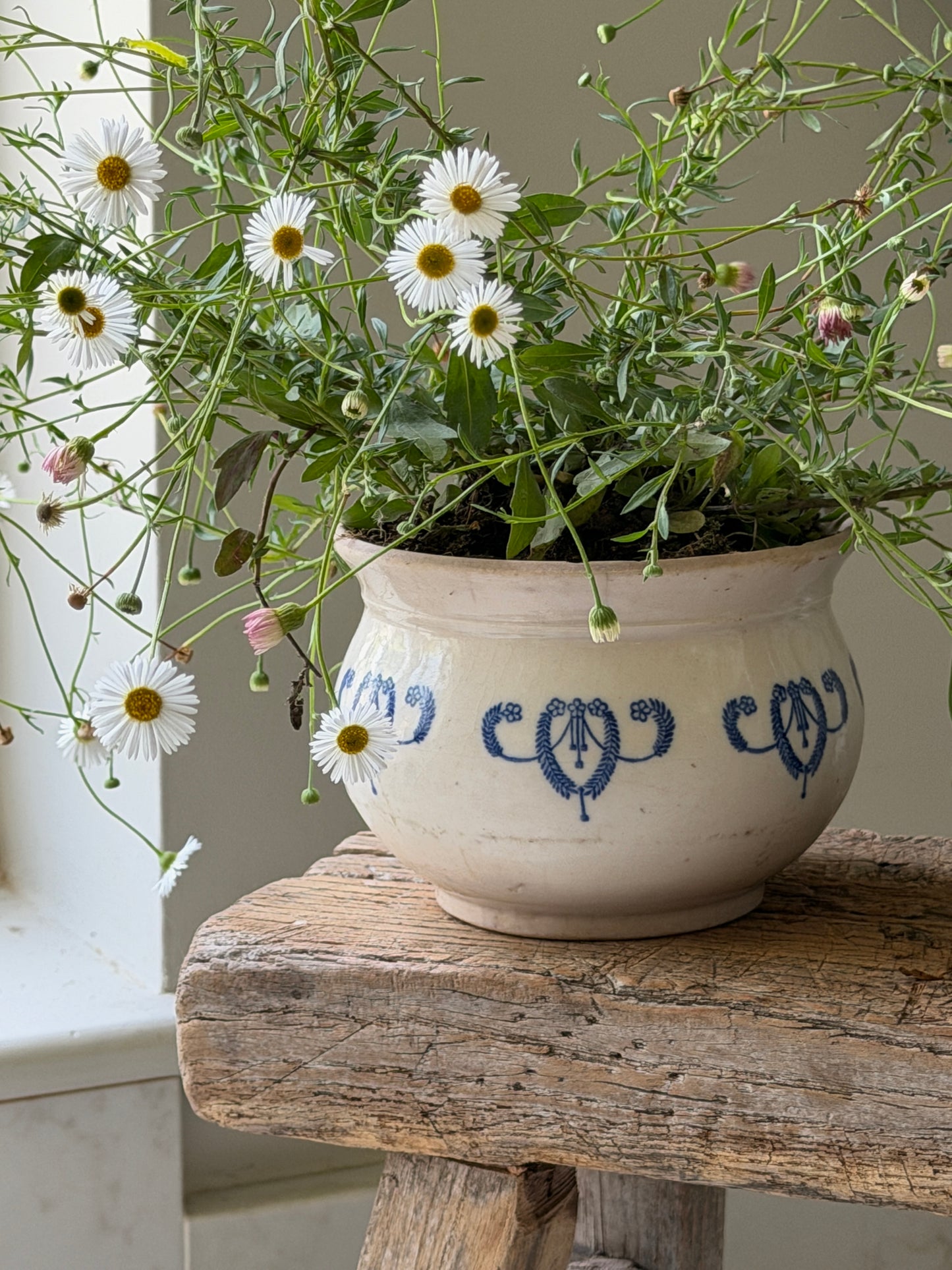 Blue and White St Uze Pot