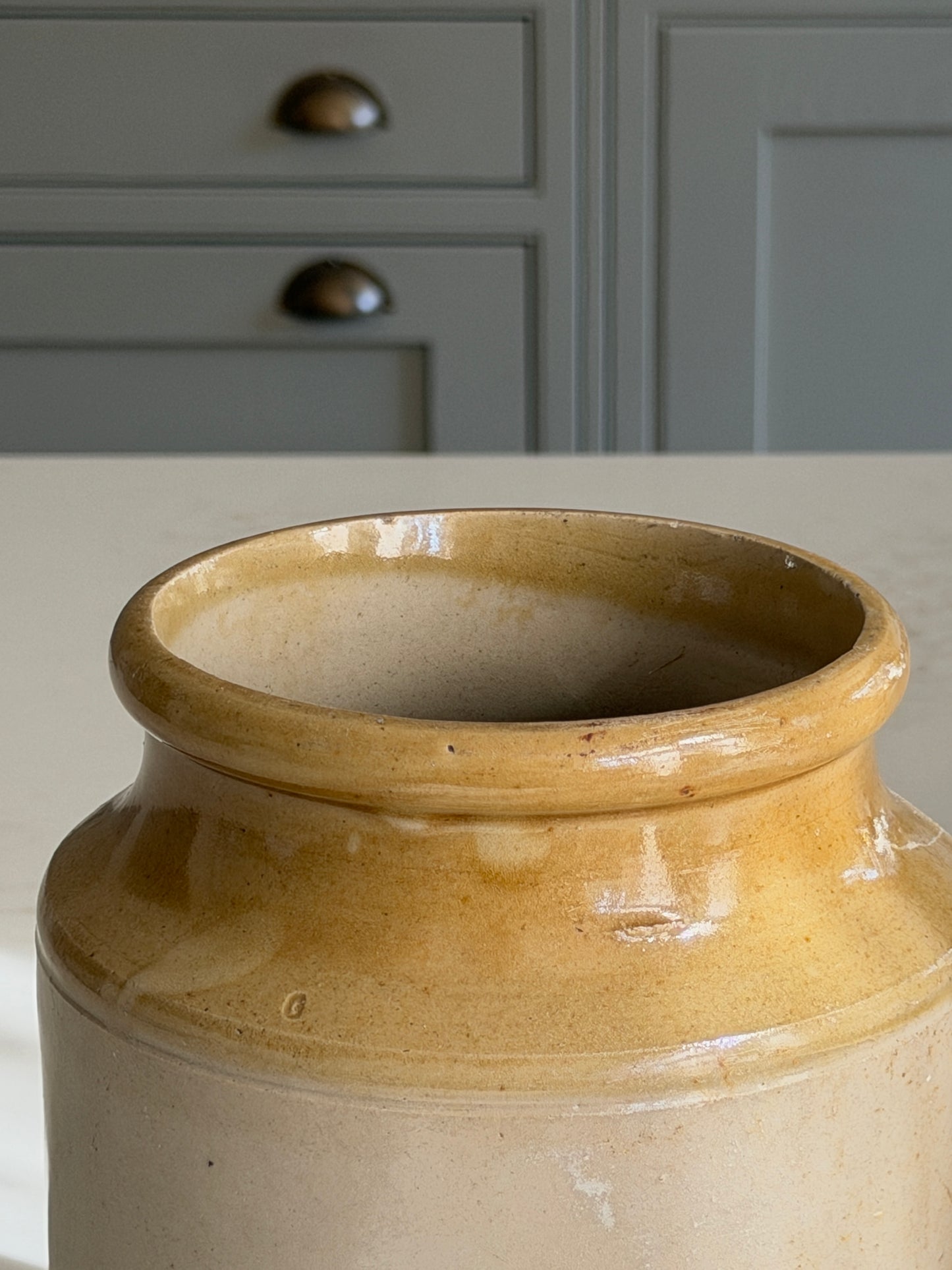 Two-Toned Victorian Farmhouse Stoneware Pot