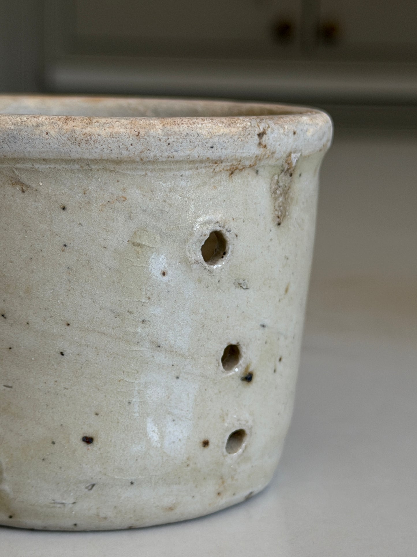 Small Cheesestrainer - Greeny-Greige