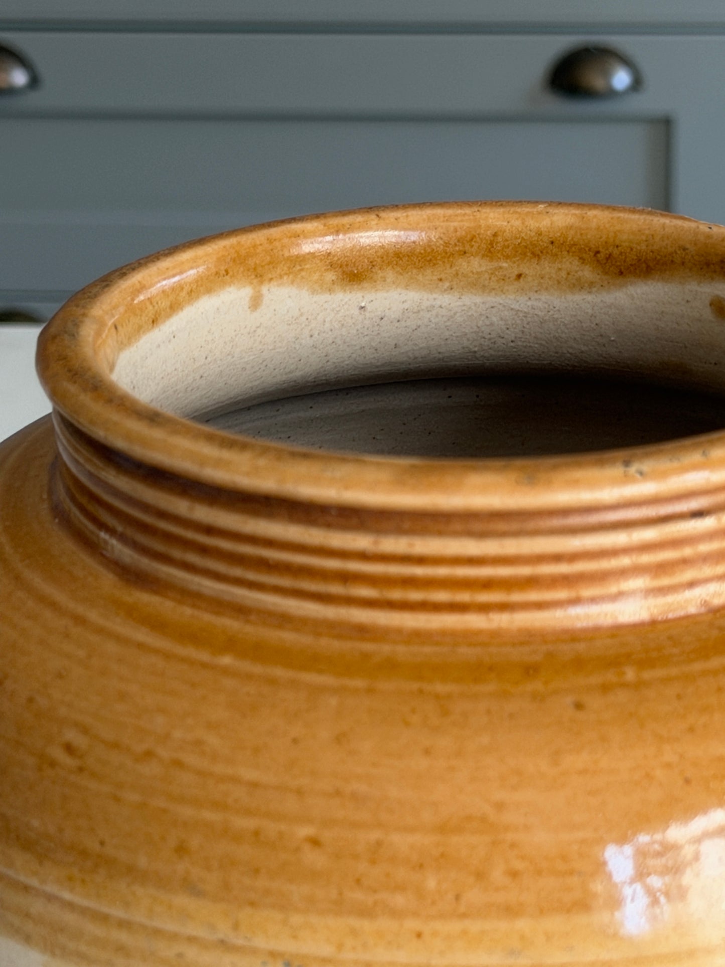 Two-Toned Victorian Farmhouse Stoneware Pot