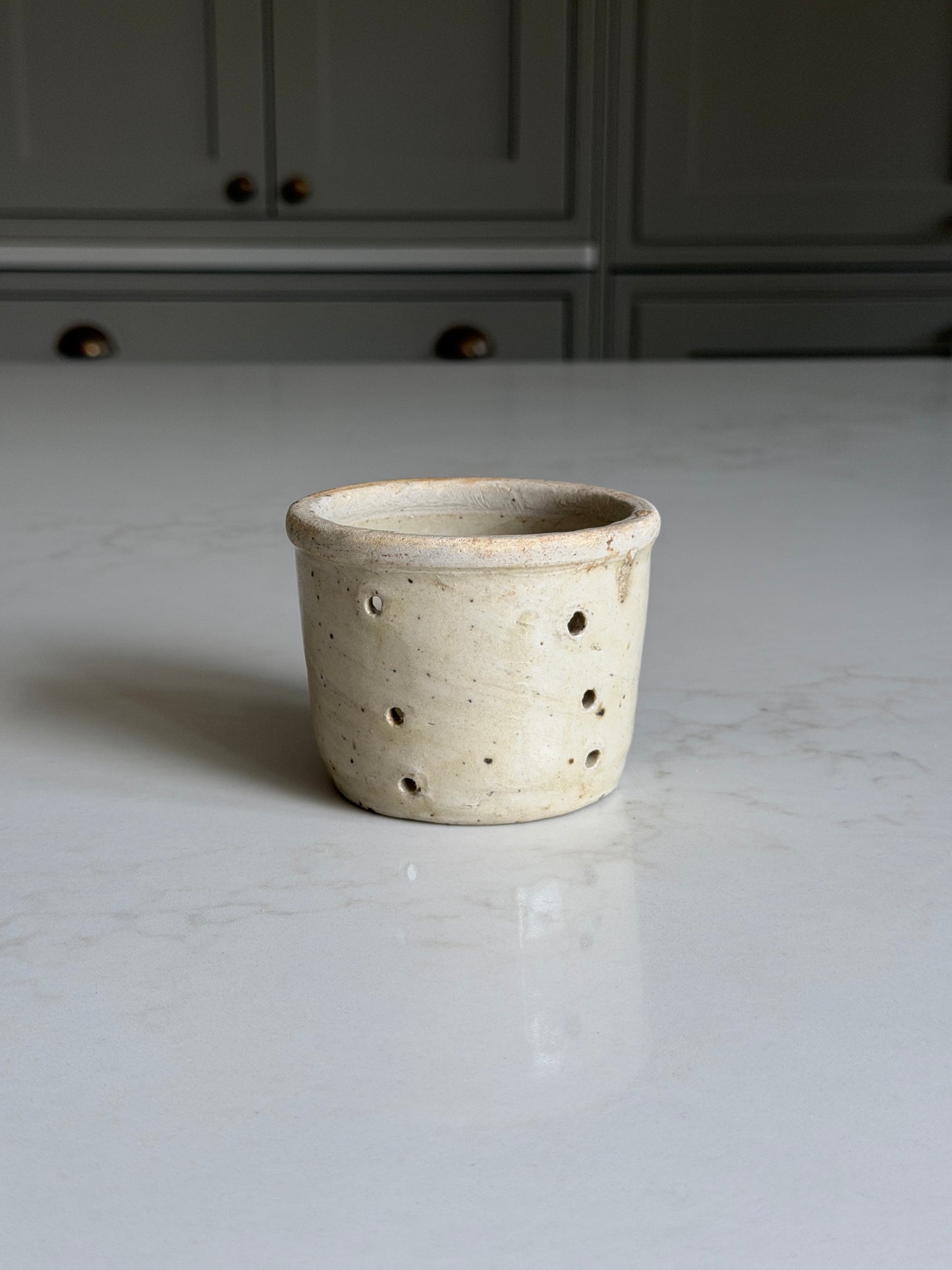 Small Cheesestrainer - Greeny-Greige