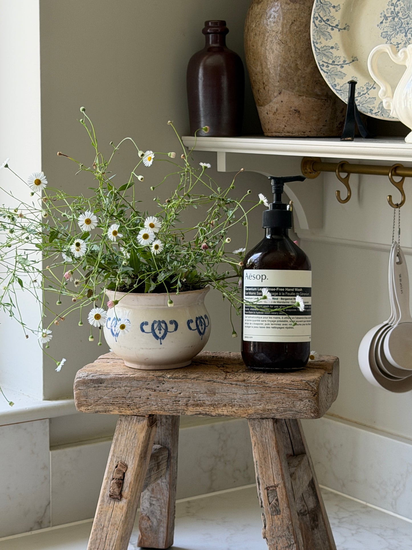 Blue and White St Uze Pot