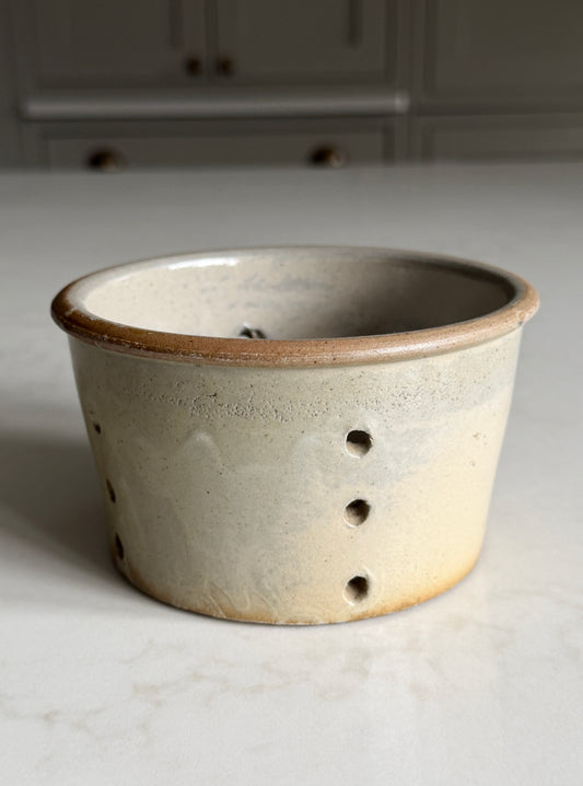 Medium Greeny-Grey Cheesestrainer