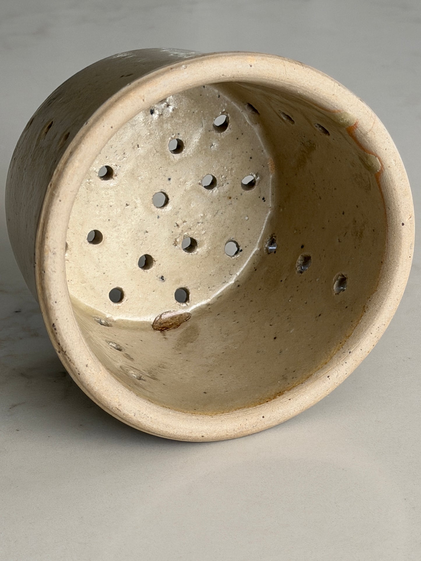 Medium Beige French Cheesestrainer