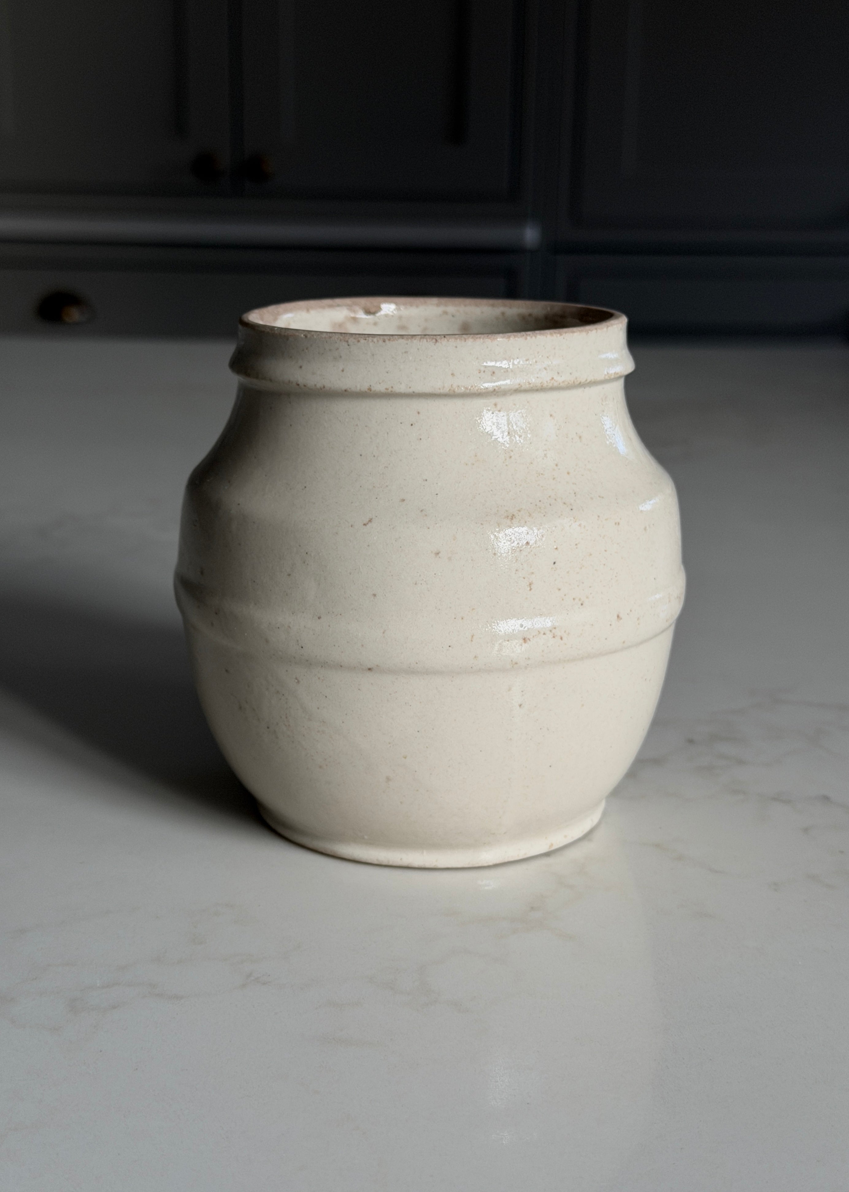Off-White rounded French Stoneware Pot – Alban Rae Home