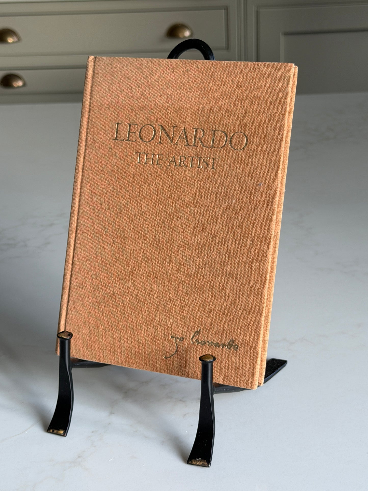 Leonardo The Artist Book