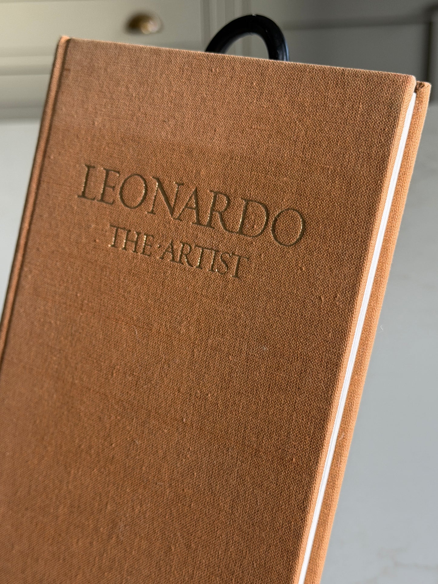 Leonardo The Artist Book
